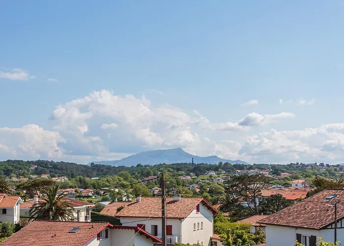 Bel Avec Terrasse Vue Rhune, Parking Et Proche Des Plages De Apartment Bidart