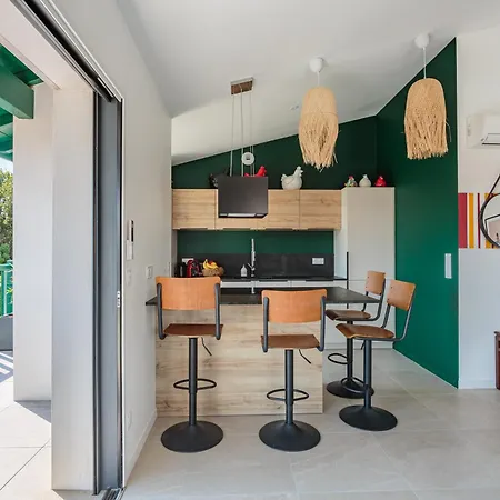 Apartment Bel Avec Terrasse Vue Rhune, Parking Et Proche Des Plages De *