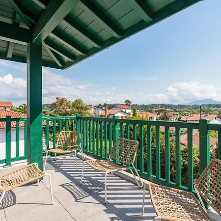 Bel Avec Terrasse Vue Rhune, Parking Et Proche Des Plages De *